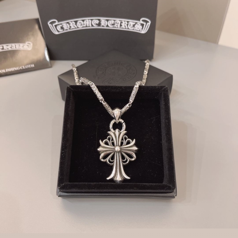 Ch**me He**ts necklaces